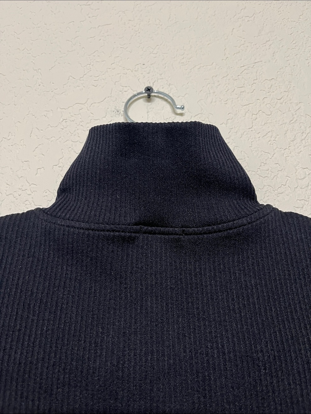 Women’s Size Small Short-Sleeve Zip-Up Mock Neck Active Top - Black - Picture 10 of 11